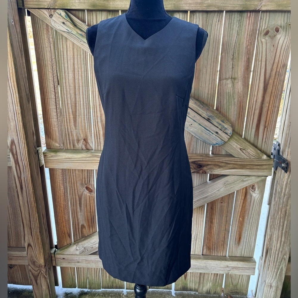 Black Sleeveless V-Neck Sheath Dress Size 6